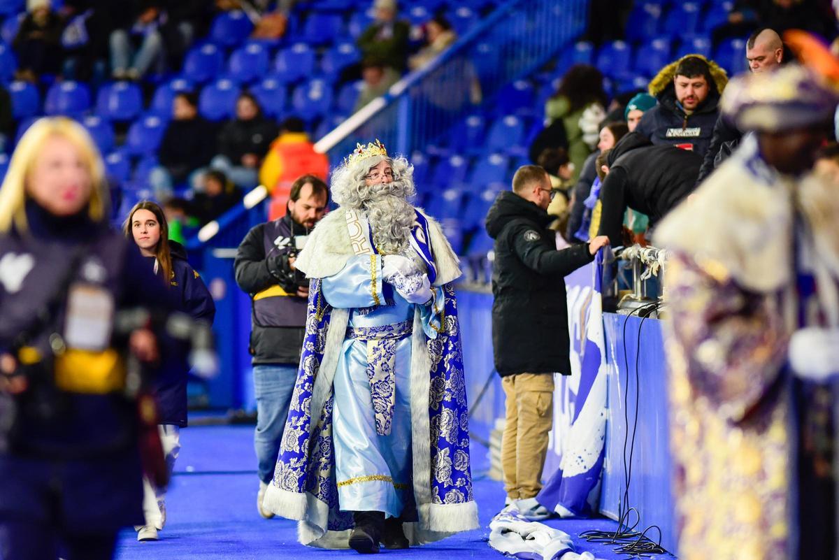 El Dépor estrena 2026 a medias y empata con el Cádiz en Riazor (2-2) El Dépor estrena 2026 a medias y empata con el Cádiz en Riazor (2-2)