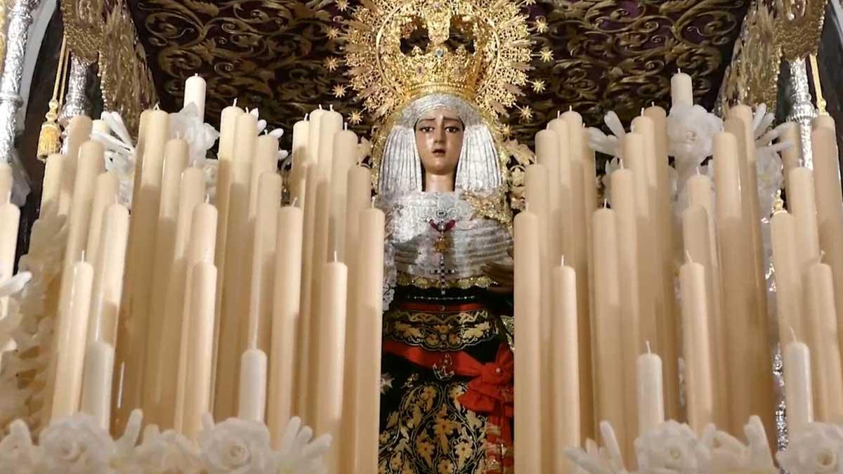 La Virgen del Baratillo de Sevilla luce el fajín de Franco para salir en procesión