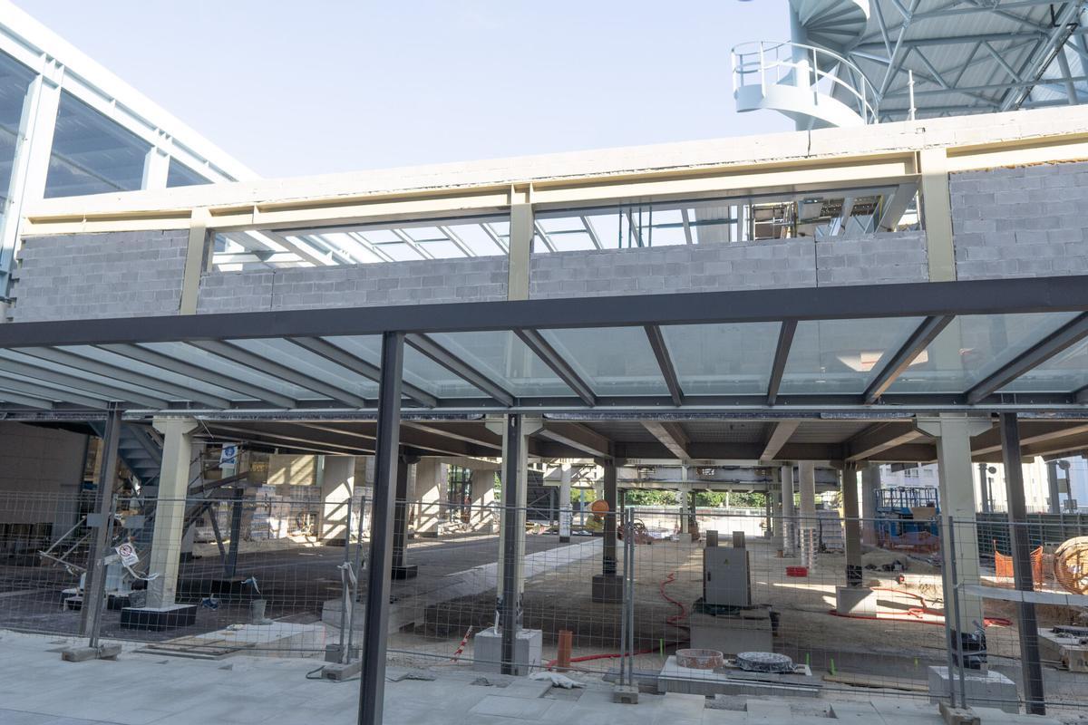 La nueva estación de tren de A Coruña encara la recta final de sus obras, que el Administrador de Infraestructuras Ferroviarias (Adif) prevé terminar a finales de año. La nueva estación de tren de A Coruña encara la recta final de sus obras, que el Administrador de Infraestructuras Ferroviarias (Adif) prevé terminar a finales de año.