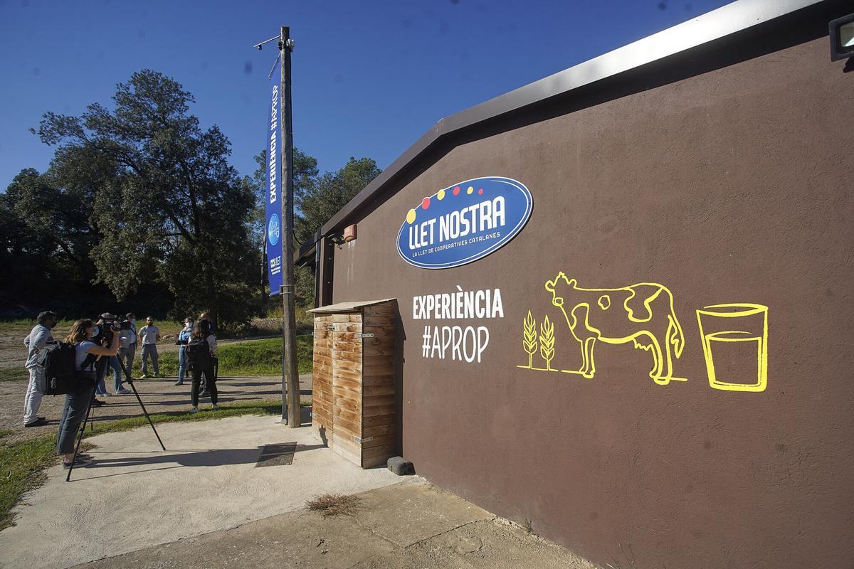 Estació de Vacum de Monells (EVAM), durante una de las actividades del programa AProp, que promueve Llet Nostra.