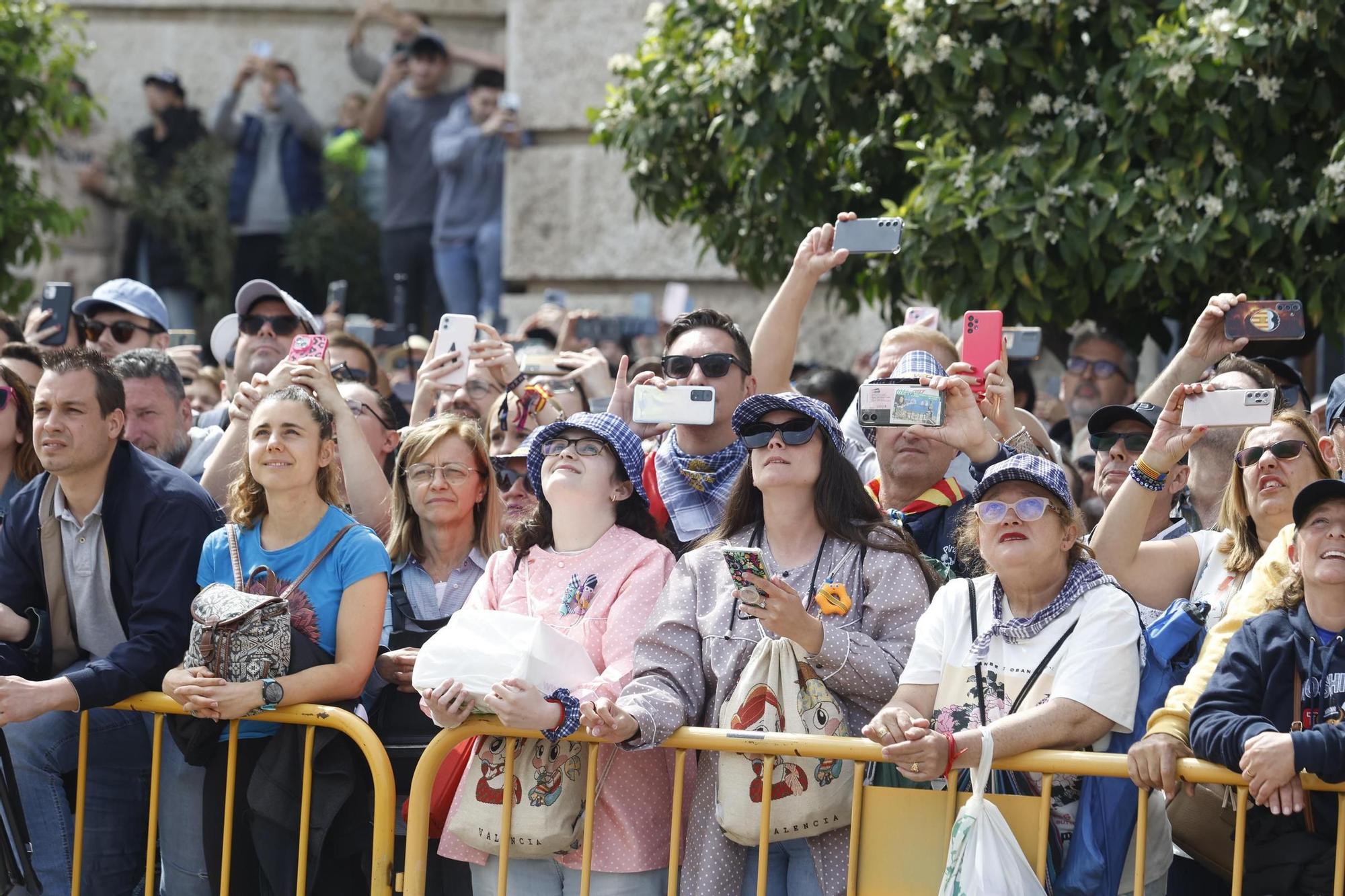 Búscate en la mascletà del 19 de marzo