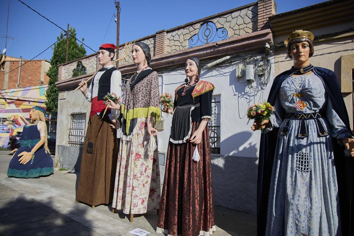 Plantada de gegants a l'Ajuntament de Salt