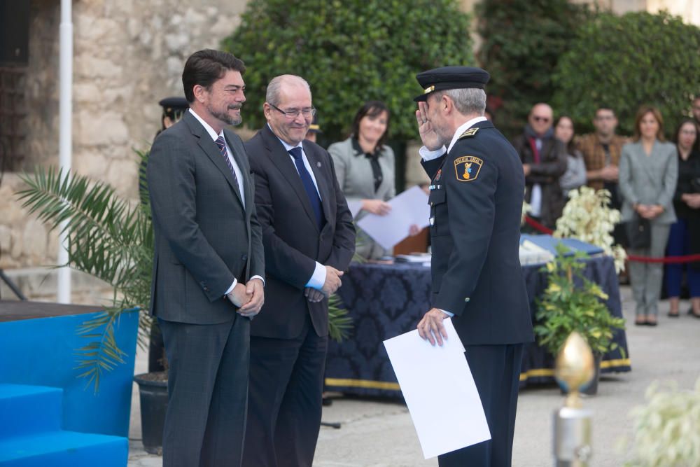 El Ayuntamiento de Alicante ha celebrado esta mañana el XXXVI aniversario de Protección Civil en el castillo de Santa Bárbara.