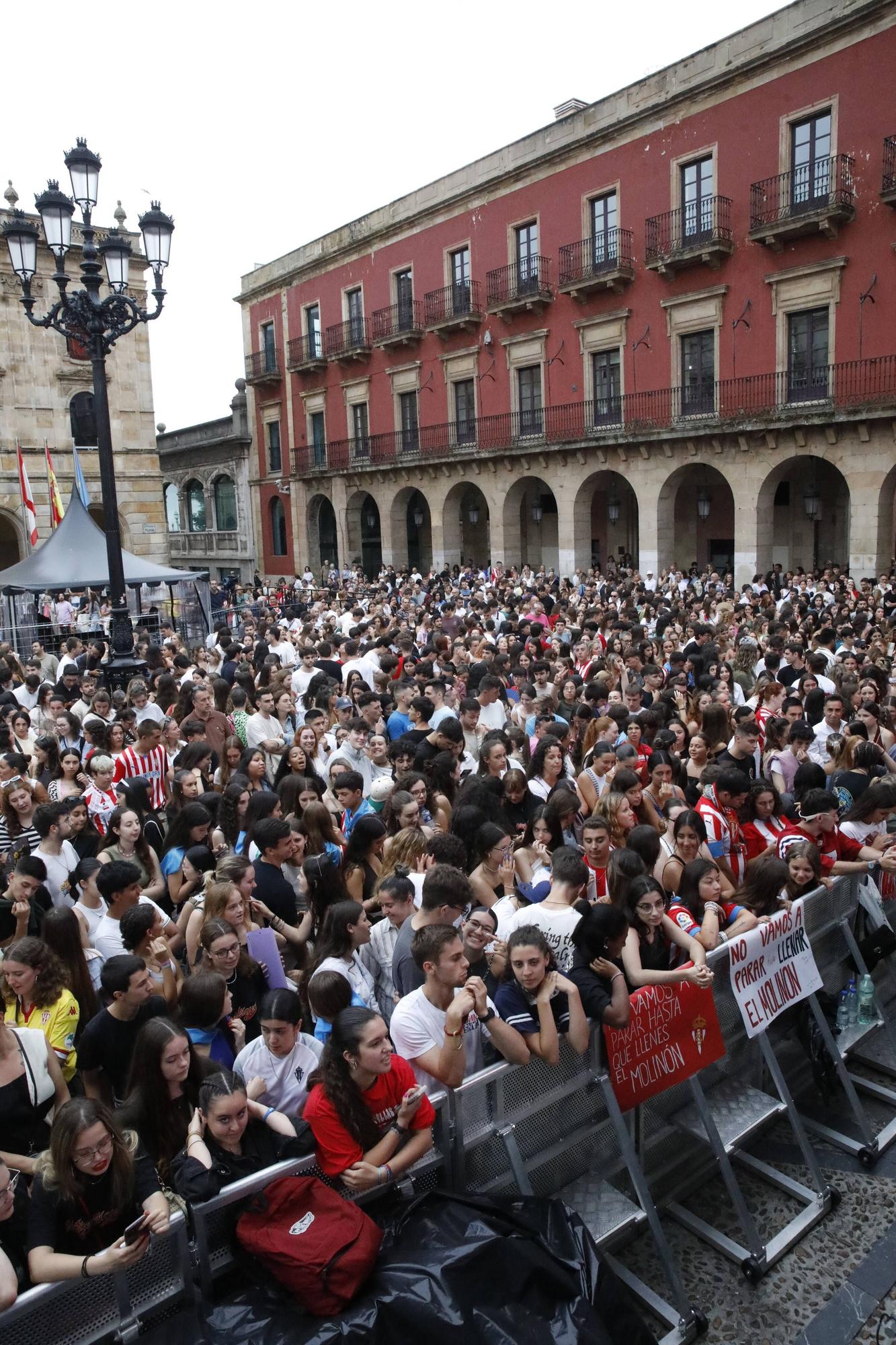 Concierto de Enol en la Plaza Mayor de Gijón