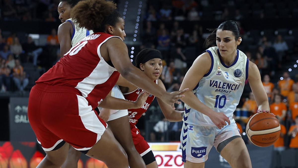 Leti Romero en una acción