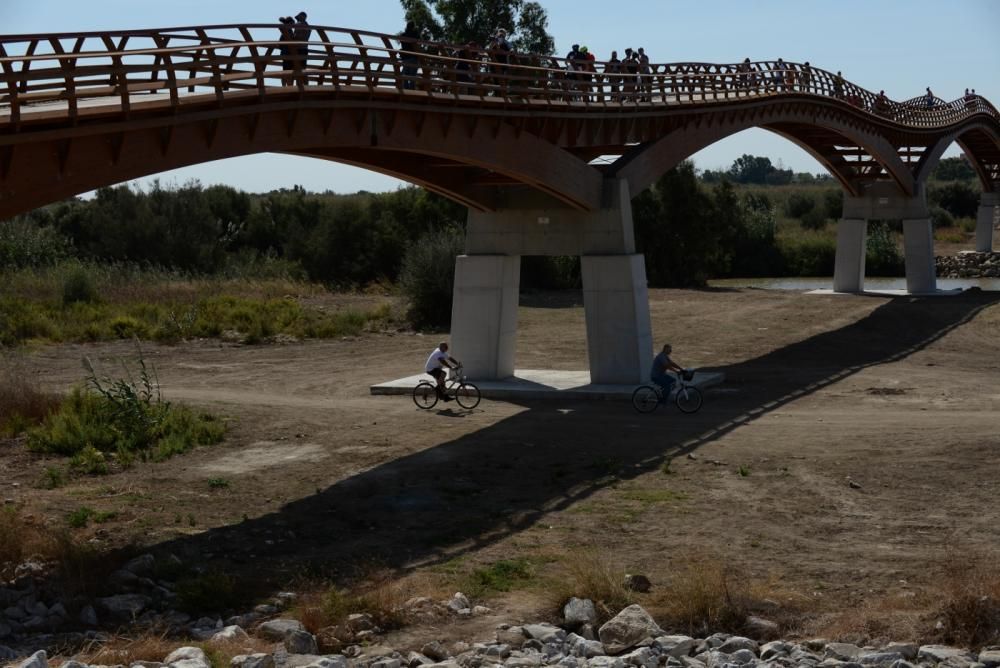 Inauguración de la pasarela peatonal sobre el río Guadalhorce, en Málaga.