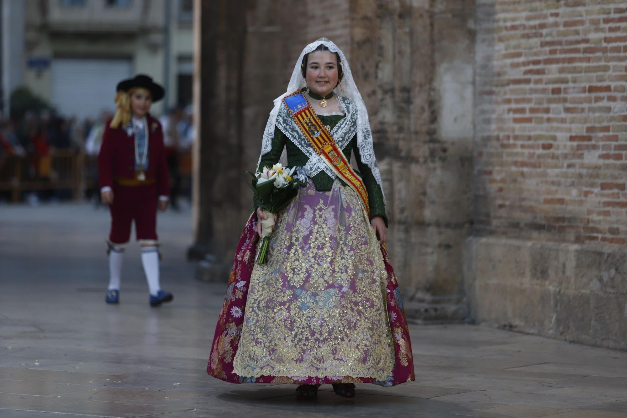 Ofrenda 2023 | Falleras Mayores e Infantiles de comisiones del 17 de Marzo (I)