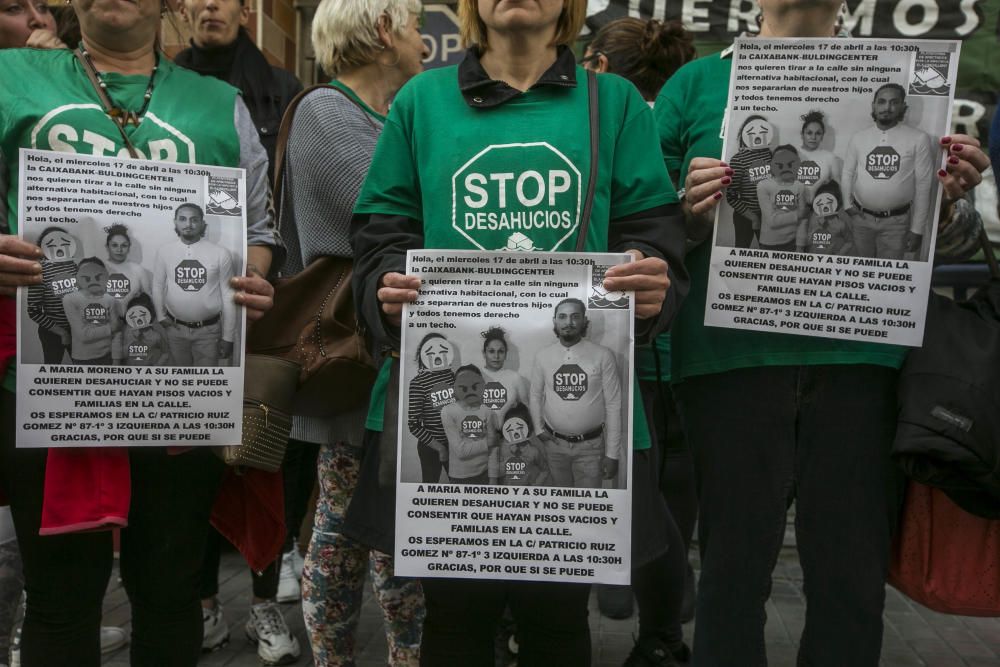 La PAH frena un desahucio en Elche