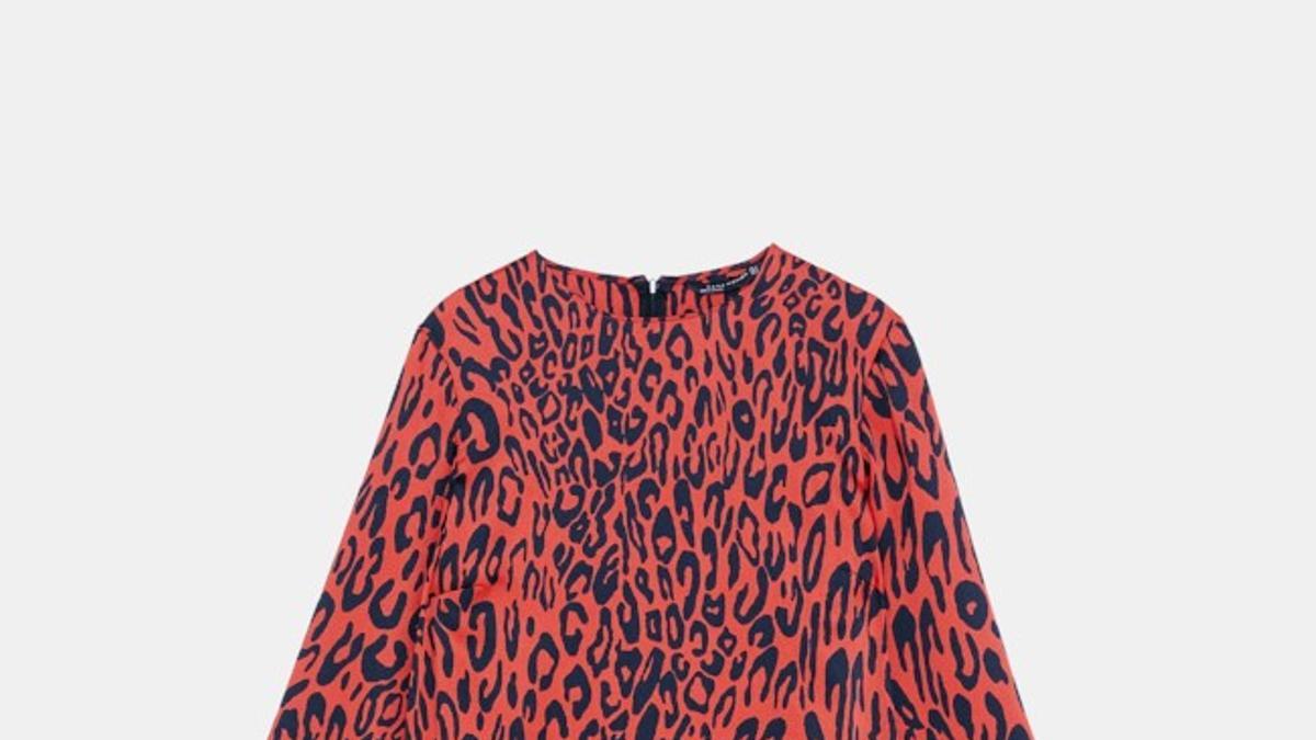 El &#039;animal print&#039; se tiñe de rojo en las rebajas de Zara