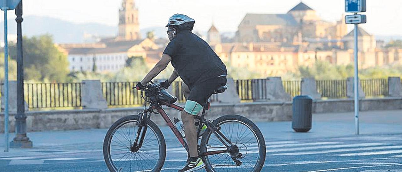 &quot;Unos con su bicicleta haciendo deporte...&quot;