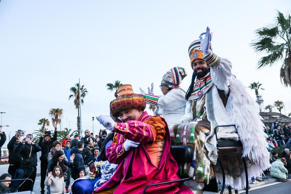Los Reyes Magos recorren las calles de Barcelona