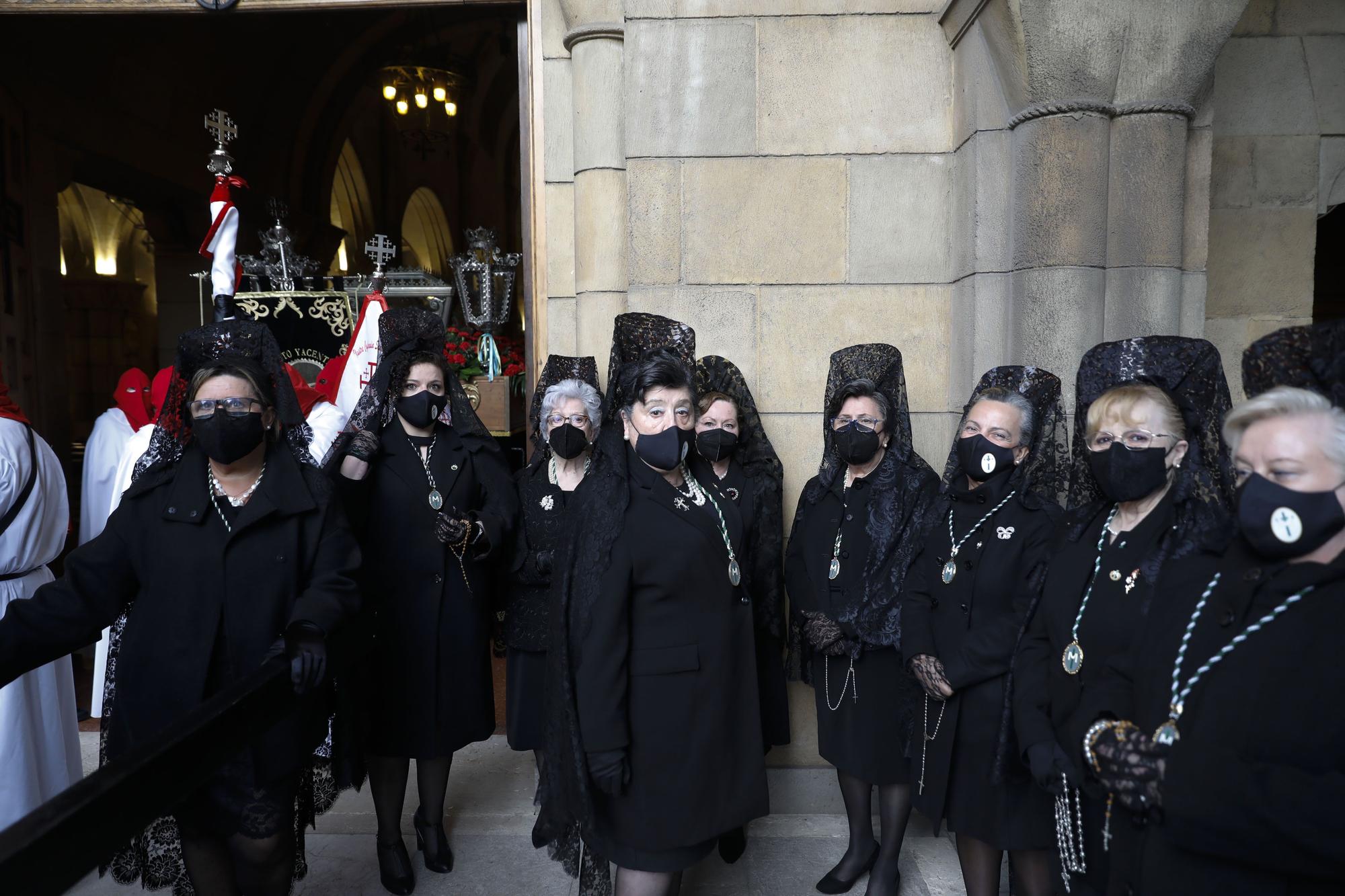 En imágenes: La procesión del Viernes Santo en Gijón