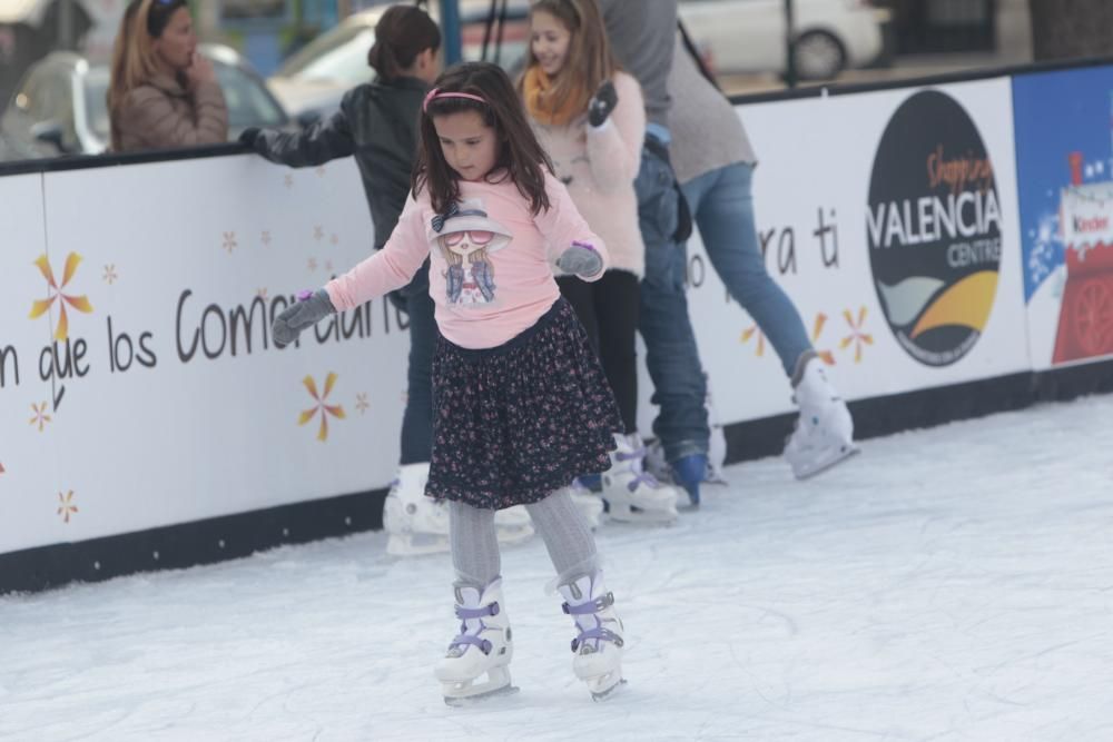 Pista de hielo y tiovivo en la Plaza del Ayuntamiento