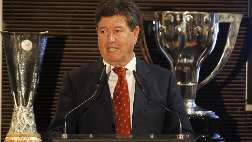 Jaume Ortí, con la Liga y la UEFA de 2004.