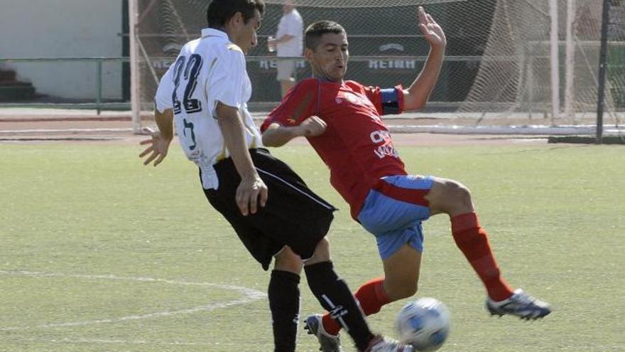 Vladimir, de la UD Lanzarote, en un partido frente al Vecindario en 2010 | lp/dlp