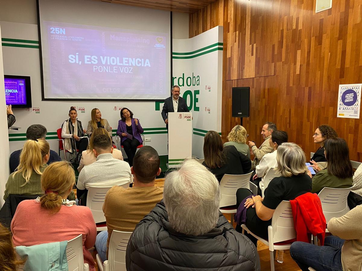 Juan Espadas, durante el foro de igualdad, celebrado en la sede del PSOE en Córdoba.