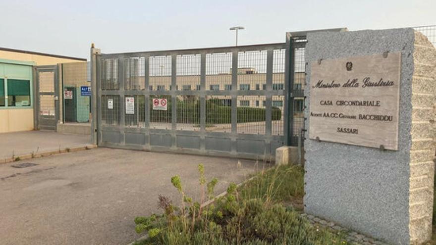 El cartell de la presó italiana on l'expresident Carles Puigdemont ha passat aquesta nit