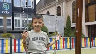 Gael, el niño ovetense de 7 años que tiene muchas enfermedades en una: "Se despierta por las noches llorando de dolores y pide comer cada media hora"