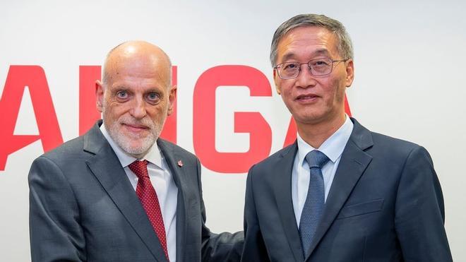 Tebas se reúne con el embajador de China en España para reconducir la crisis de Mbappé