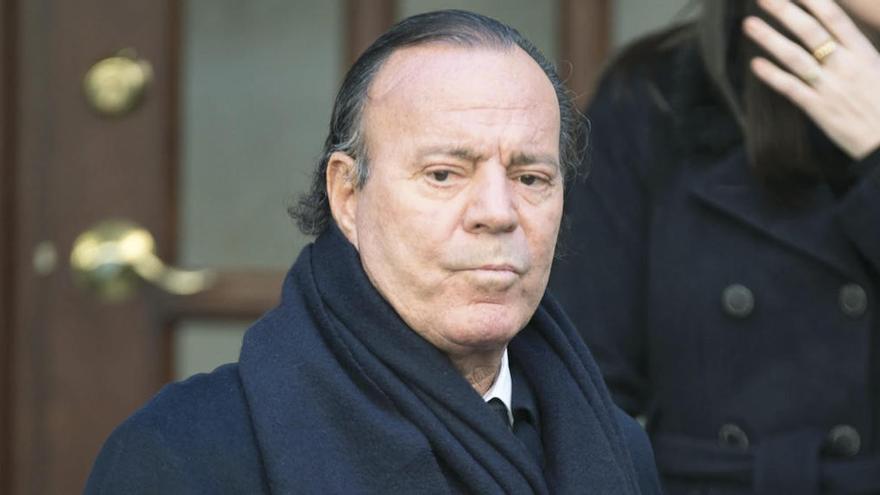 Julio Iglesias.