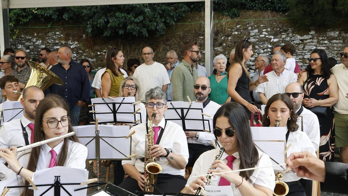 La banda de música Municipal de Calo durante las fiestas del barrio de Sar 2026.