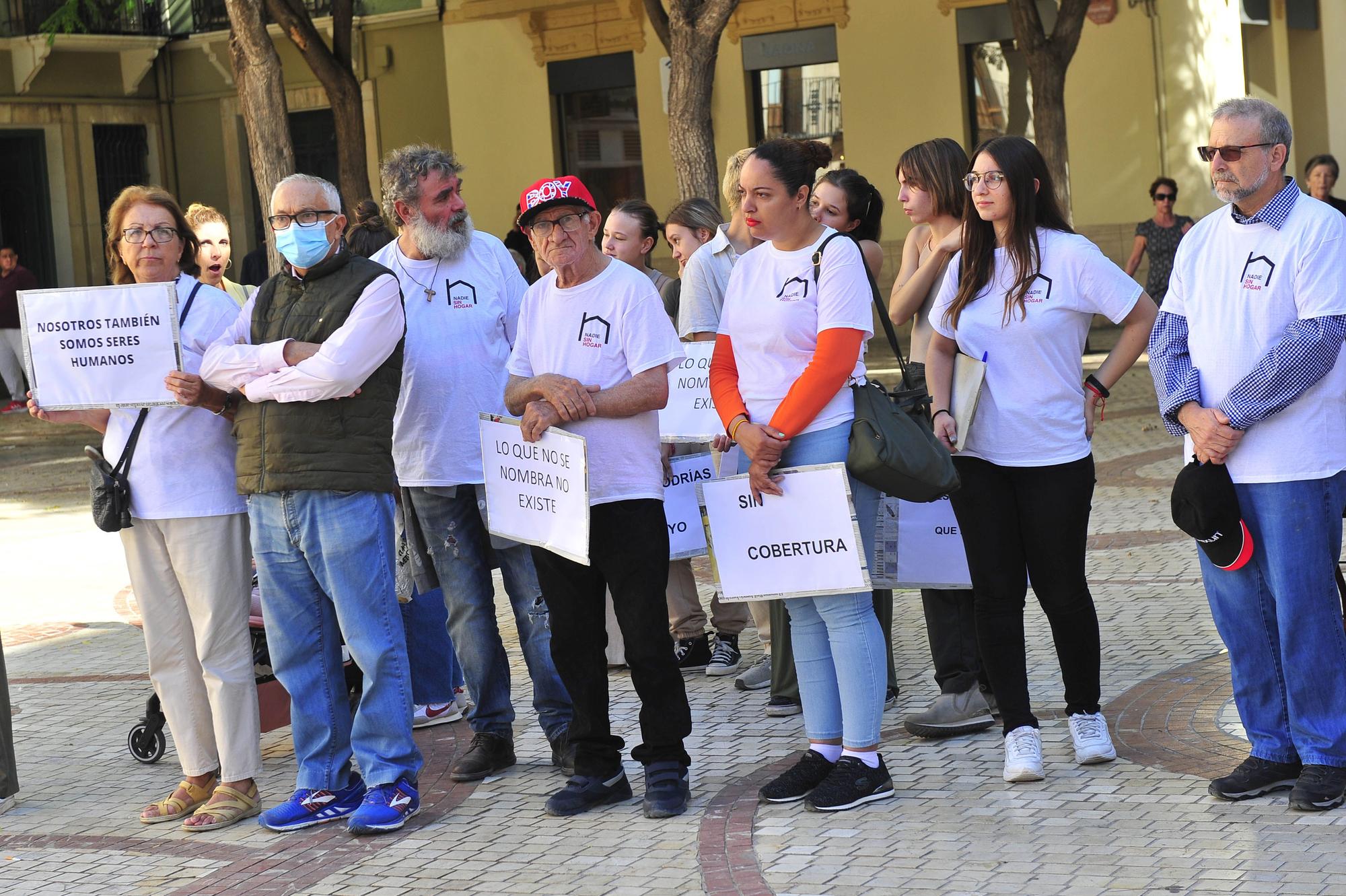 Concentración por los derechos de las personas sin hogar en Elche