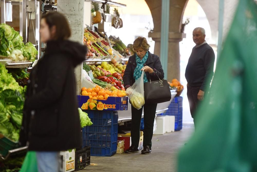 Coronavirus en Pontevedra: las colas en los supermercados vacían la plaza de abastos