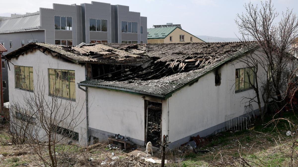 Una vista de la discoteca donde varias personas perdieron la vida en un incendio en Kocani, República de Macedonia del Norte