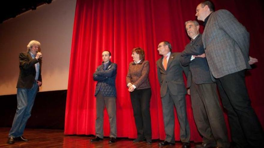 Campanal II, ayer, en la Casa de Cultura, ovacionado por decenas de personas que acudieron a ver el documental.