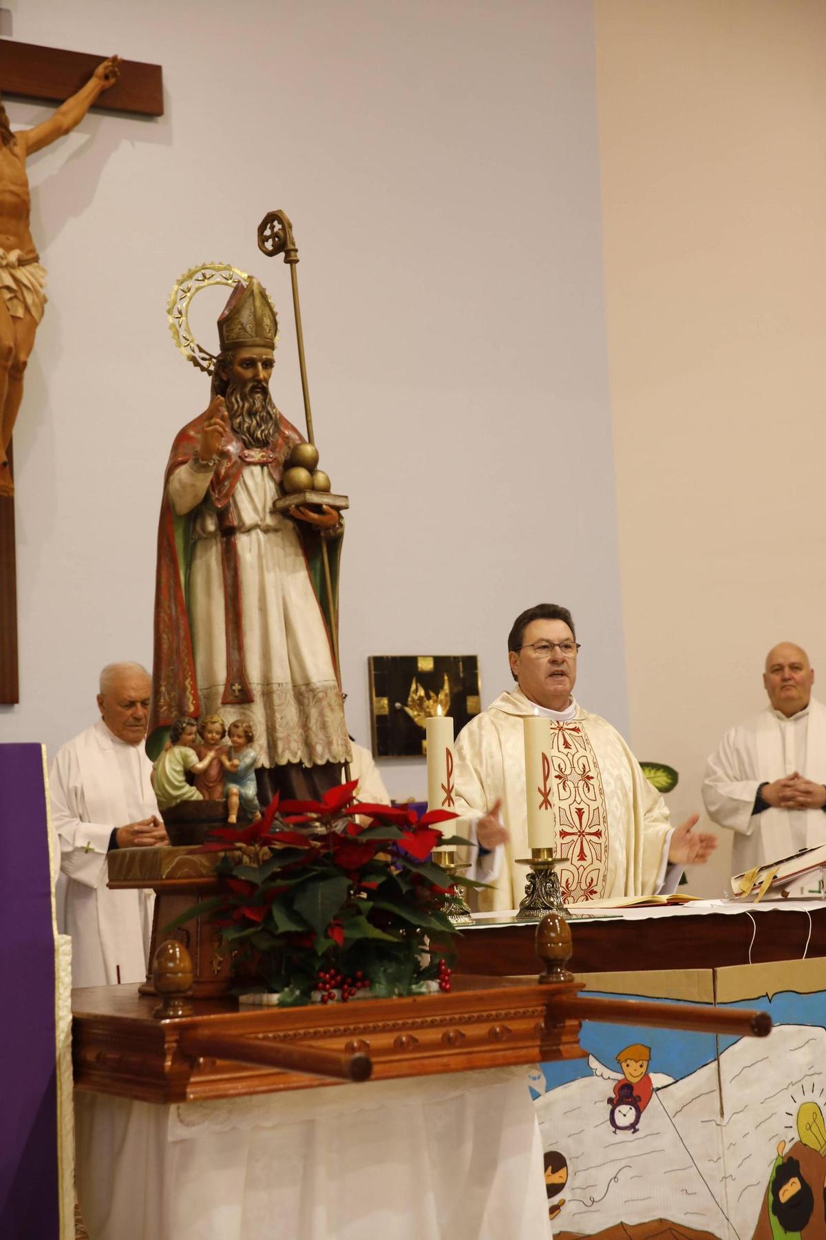 El Coto se echa a la calle para celebrar San Nicolás (en imágenes)