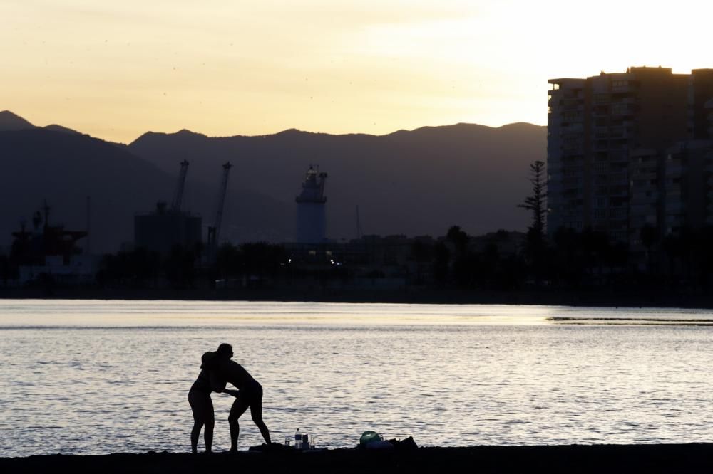 Atardecer en las playas de Málaga en noviembre.