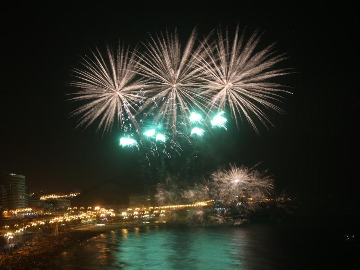 Fuegos cromáticos la primera noche