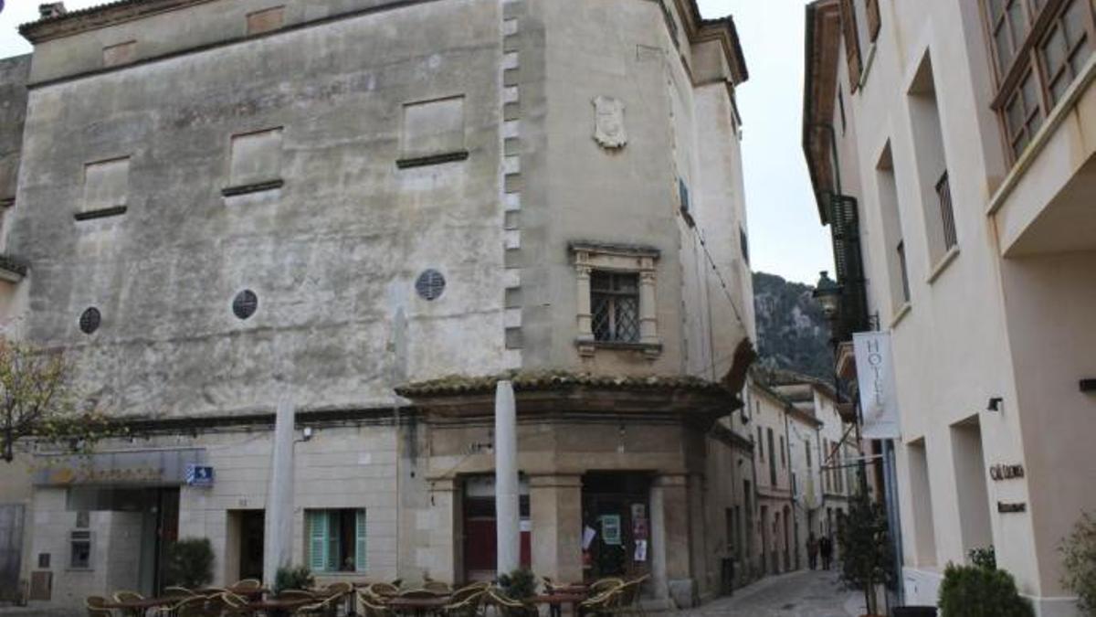 Fachada del antiguo cine Capitol de Pollença