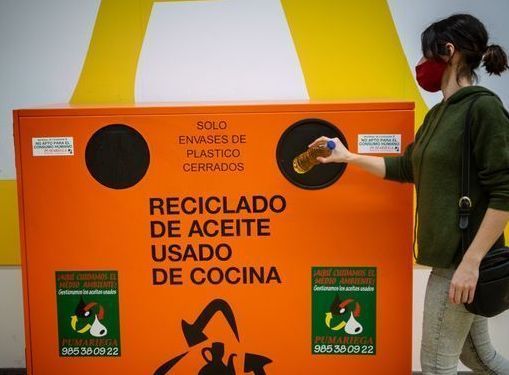 Contenedores de reciclaje.