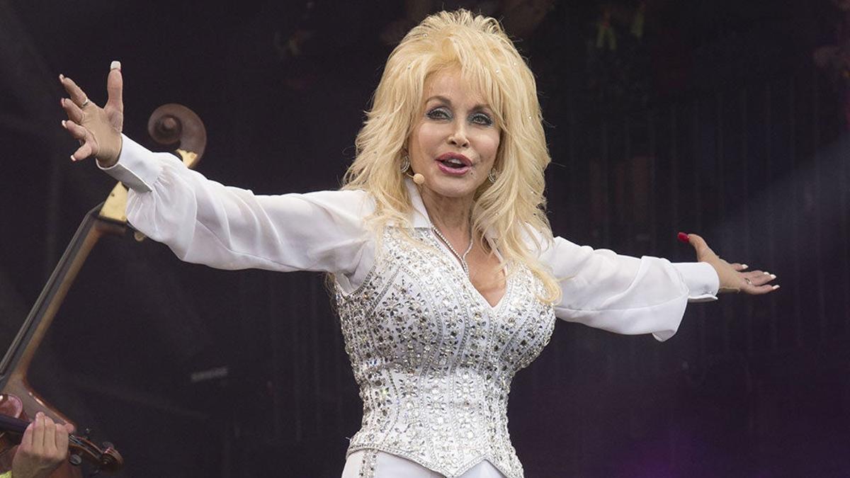 Dolly Parton durante una actuación en Nashville