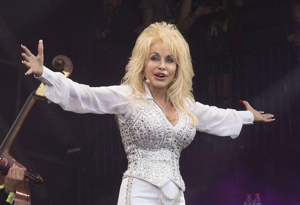 Dolly Parton durante una actuación en Nashville