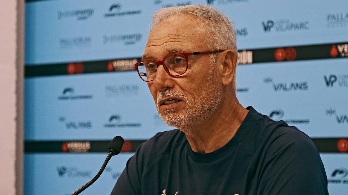 Miguel Álvarez atiende a los medios en rueda de prensa