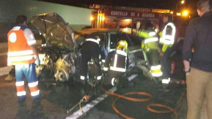 Excarcelan a un conductor de 38 años herido en un aparatoso accidente en A Guarda