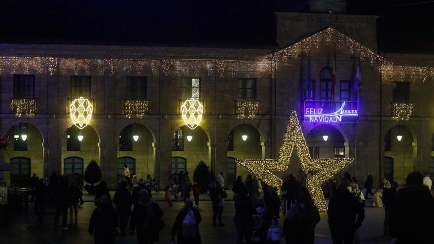 El PP de Avilés quiere saber por qué se ha duplicado el coste de la iluminación navideña en dos años