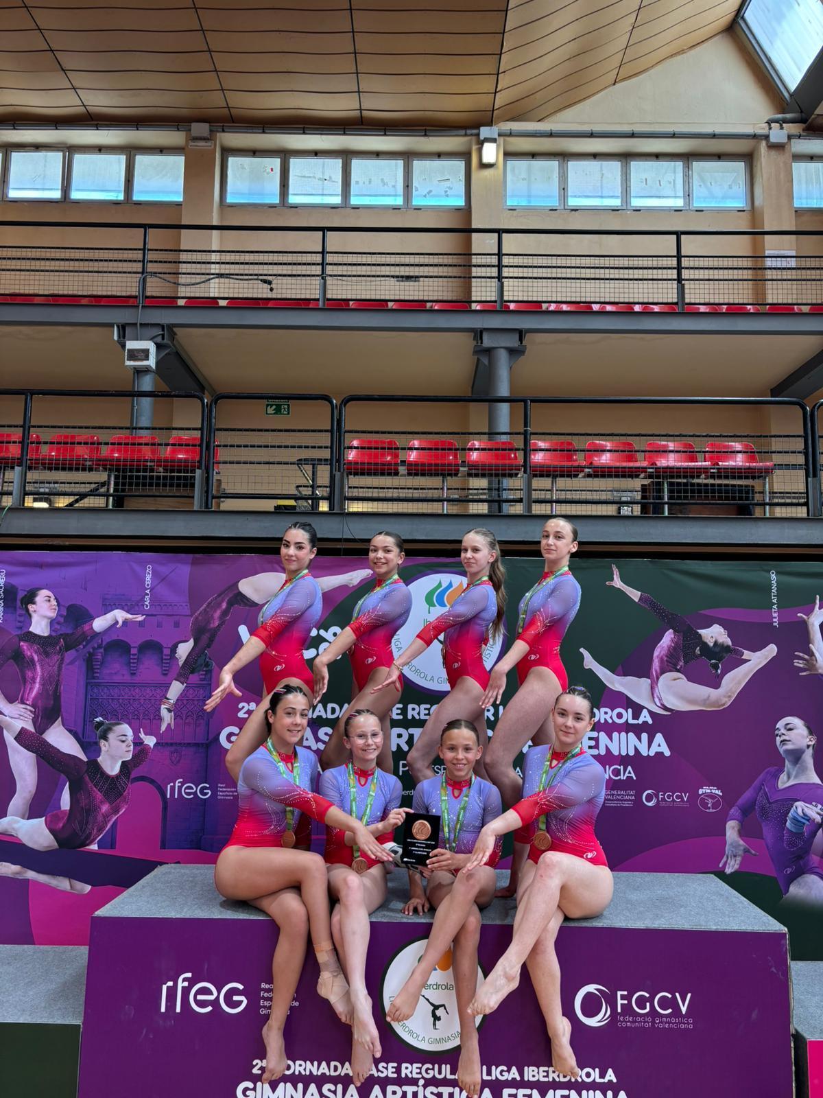 El Club Gimnastic La Plana tras conseguir el Tercer Puesto 3