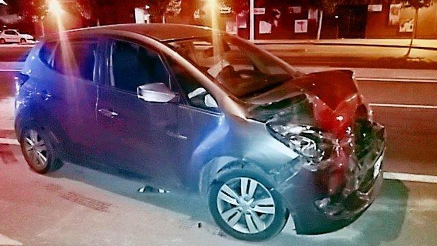 El vehículo del individuo que tuvo el accidente en Miguel Indurain.