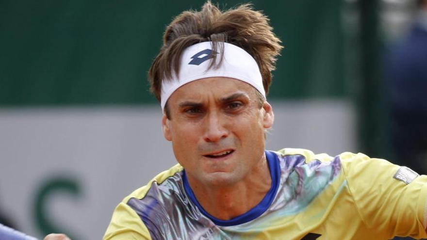 David Ferrer golpea la pelota en el partido ante Gimeno.