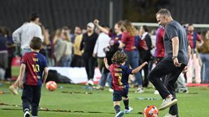 Flick dissenya el Barça que ve amb l’ull posat a les àrees