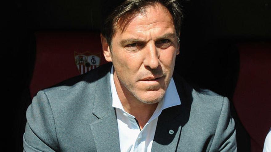 Eduardo Berizzo en el banquillo del Pizjuán. // LOF