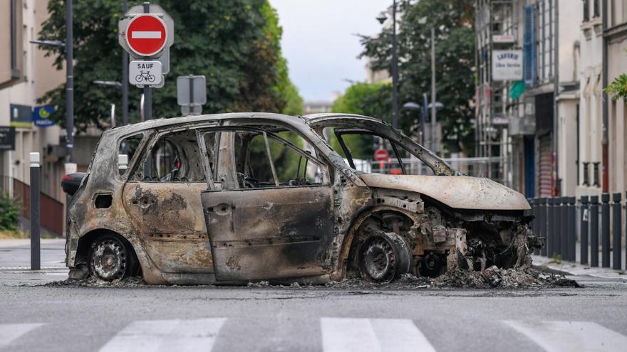 Las &#039;banlieues&#039;, la bomba a contrarreloj le estalla a Macron