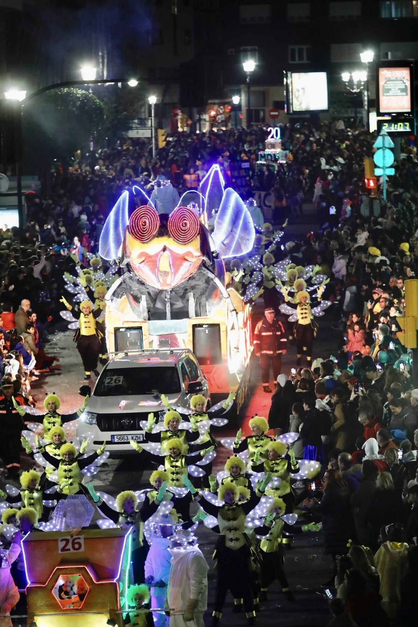 Así fue el multitudinario desfile del Antroxu de Gijón (en imágenes)