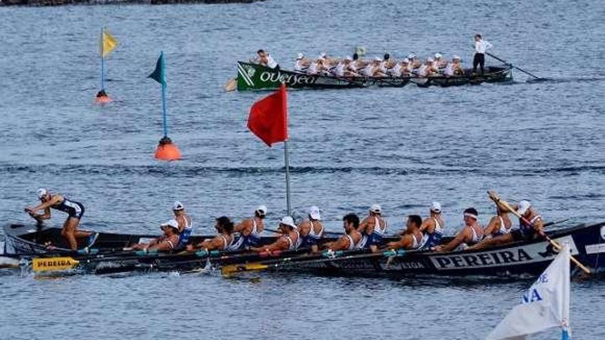 Las traineras de Tirán y Meira, el sábado en aguas moañesas. // S.A.