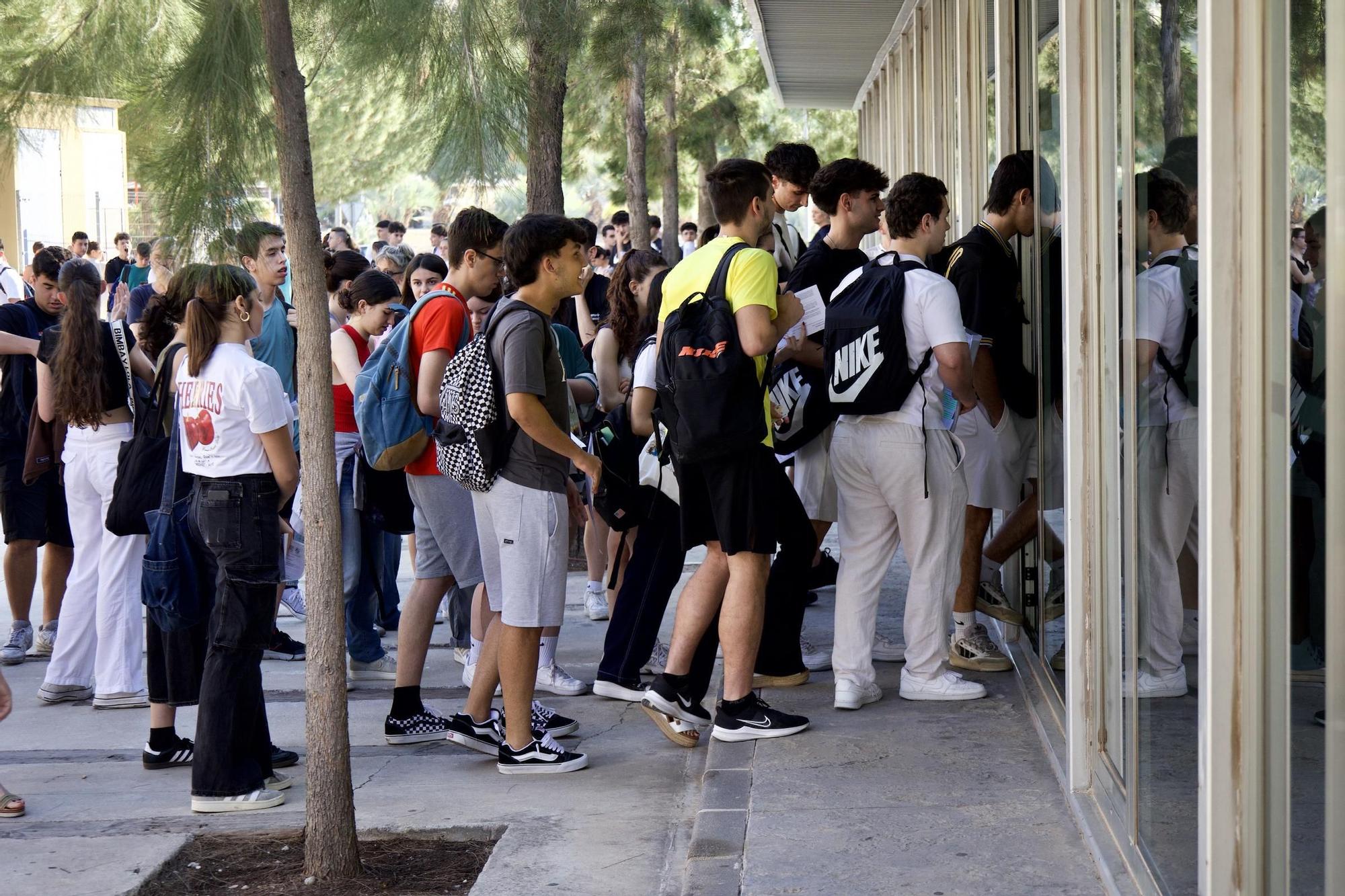 Así ha transcurrido la primera mañana de la EBAU en el campus de Espinardo de Murcia