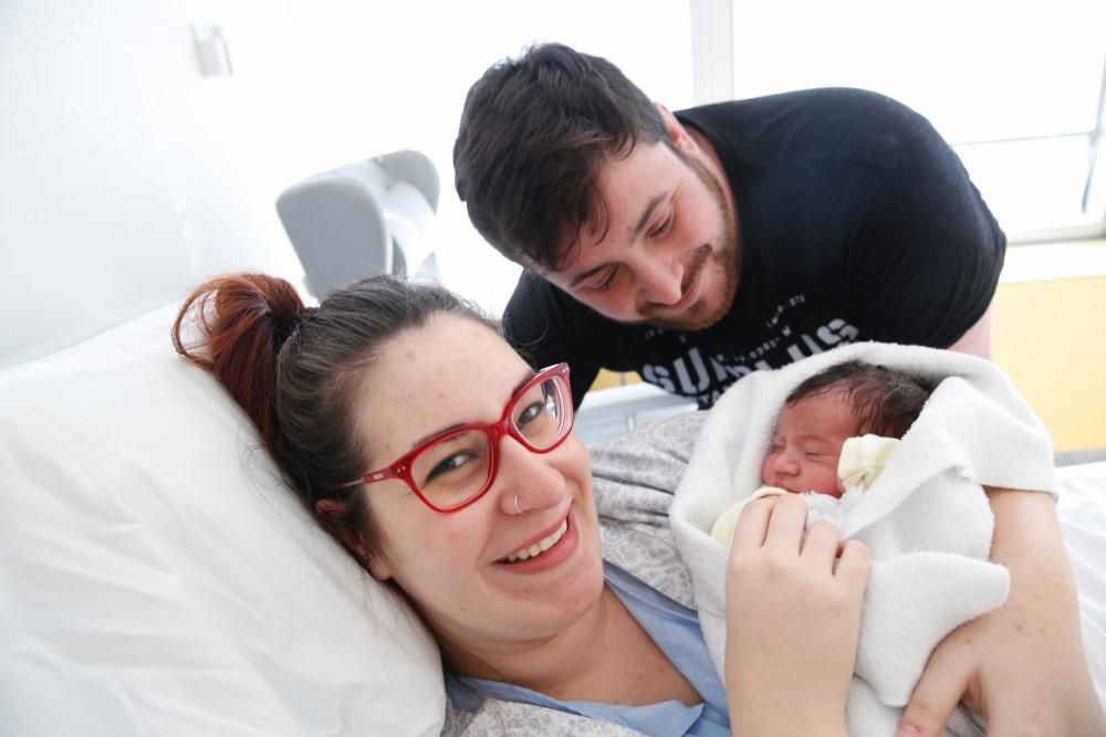 Lola, primera niña nacida en el HUCA en 2018
