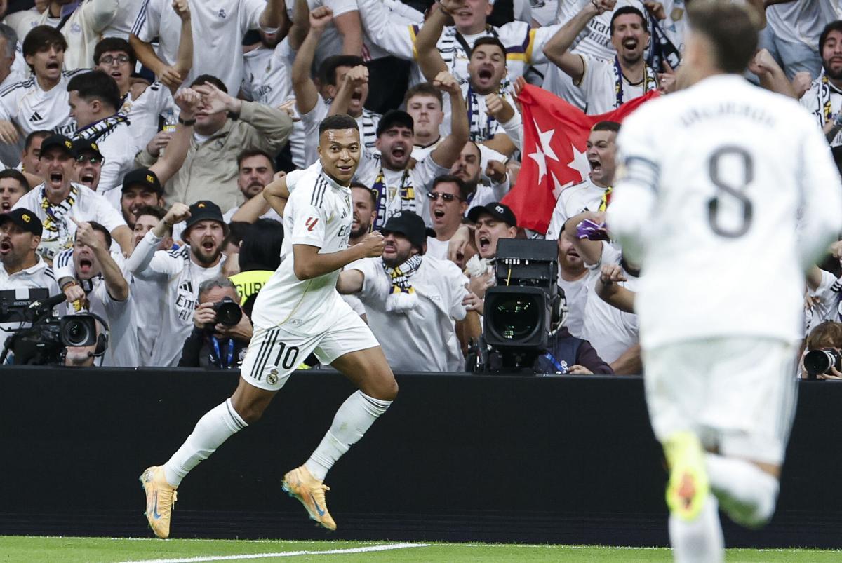 Kylian Mbappé celebra su gol contra el Barcelona